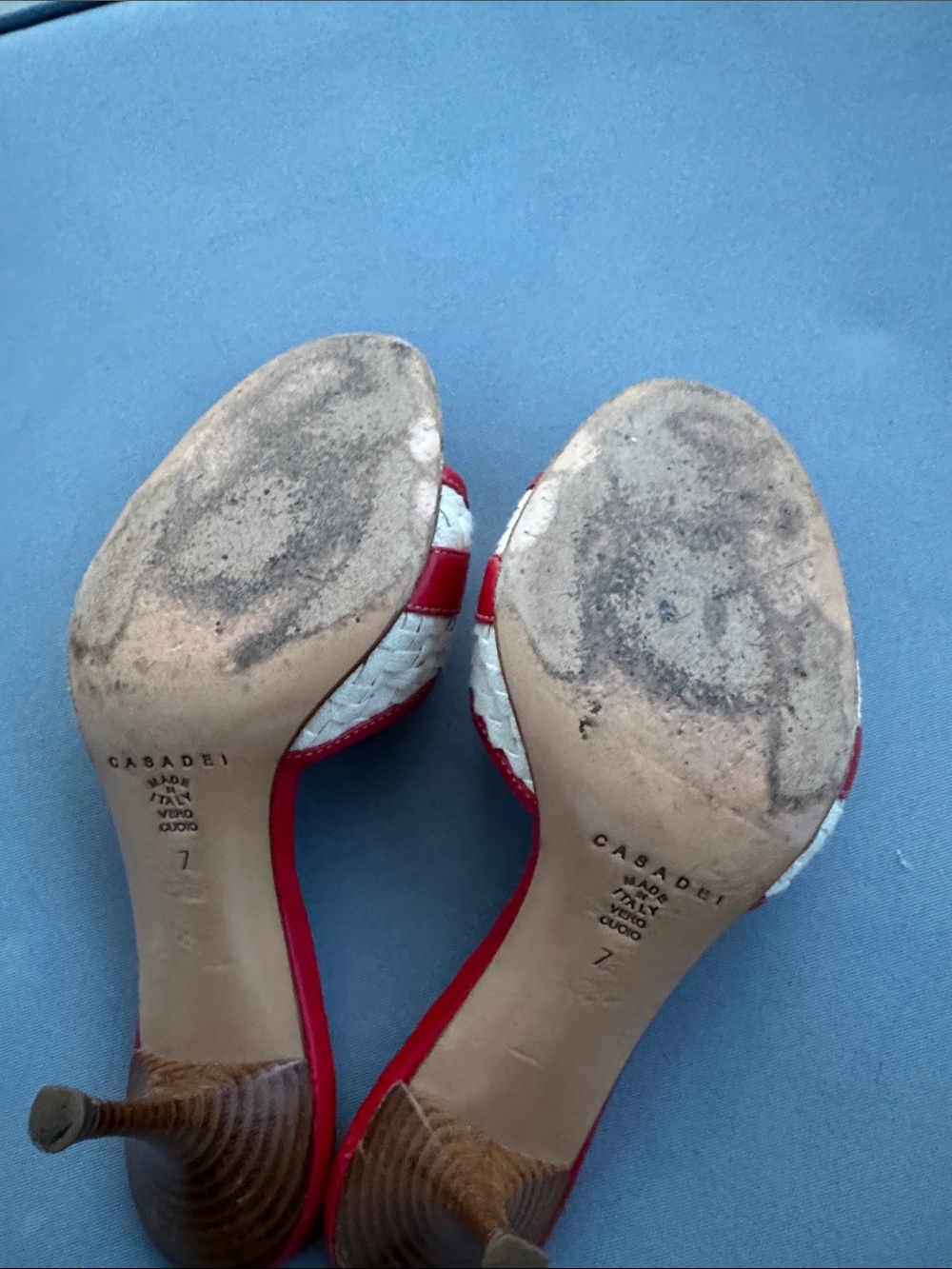 Casadei Red Leather & Woven Raffia Slide Mules with Gold Hardware - Picture 3 of 4